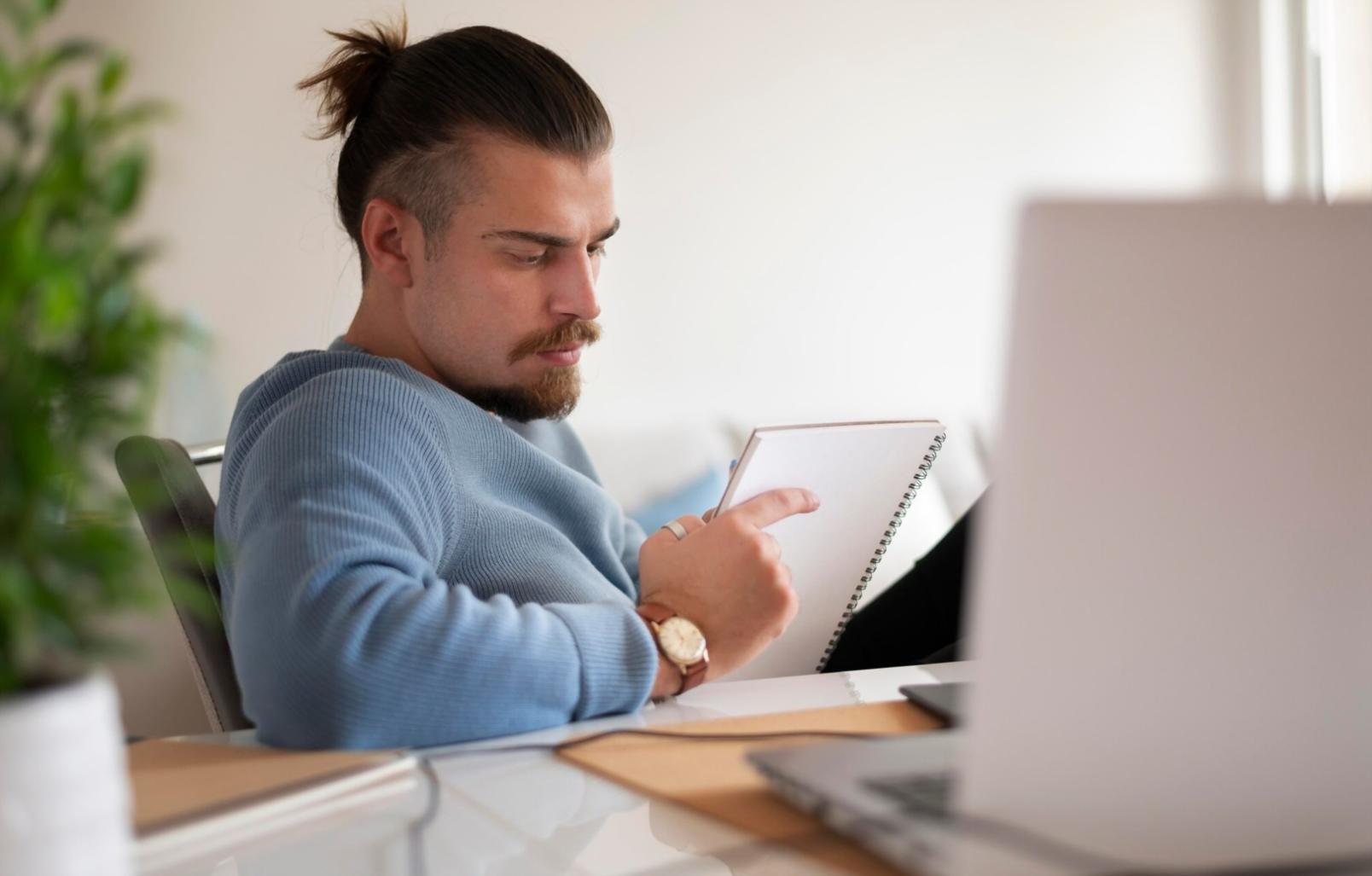 Session de travail en groupe sur modélisation financière